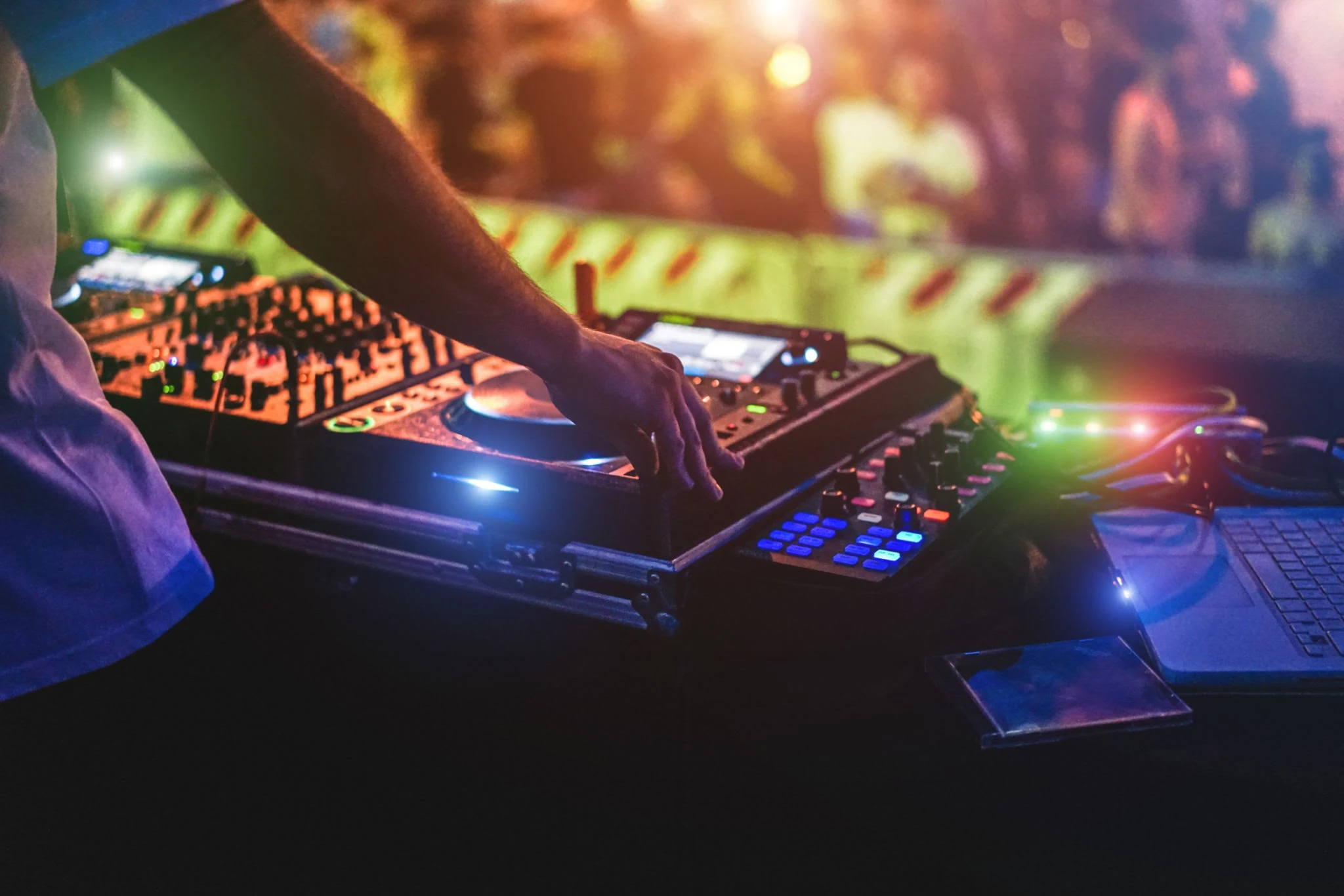 DJ kiralama hizmeti