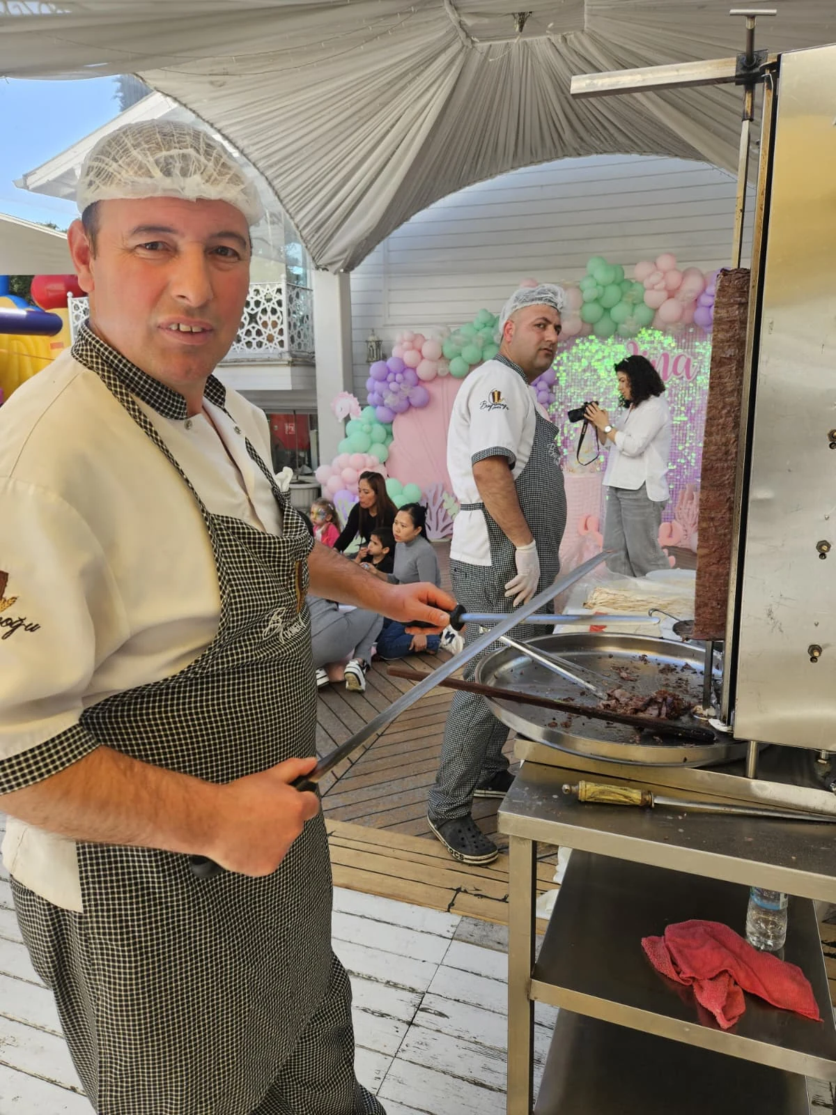 Döner ustası canlı kesim yaparken