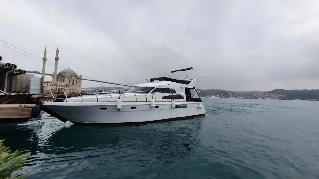 Private Bosphorus yacht rental
