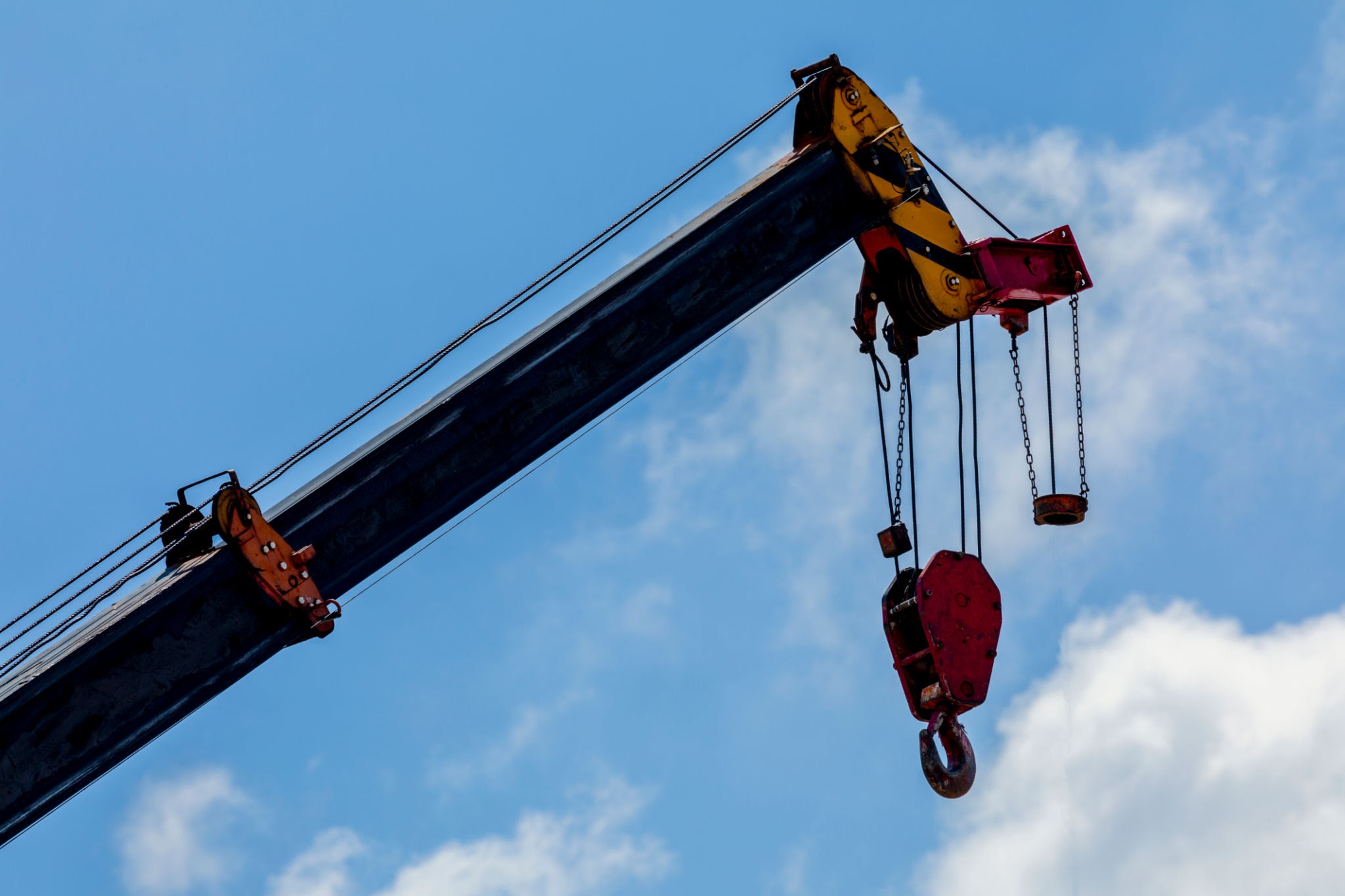 İstanbul bina yanında vinç çalışması