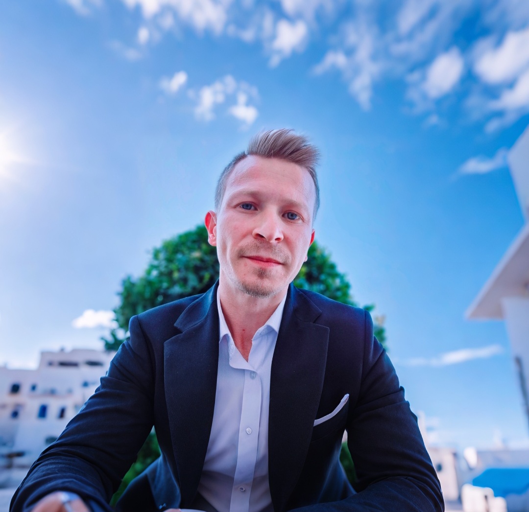 En Baba Organizasyon - Kurucu Yunus Emre Erol